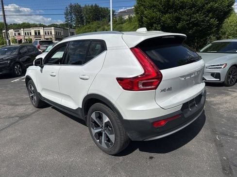 Used 2023 Volvo XC40 B5 Plus w/ Climate Package AWD/4WD image 4