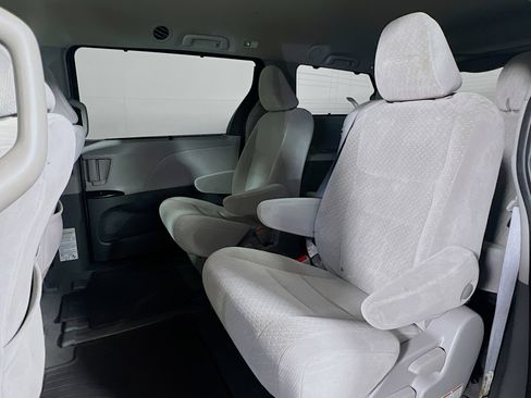 Used 2020 Toyota Sienna LE image 20