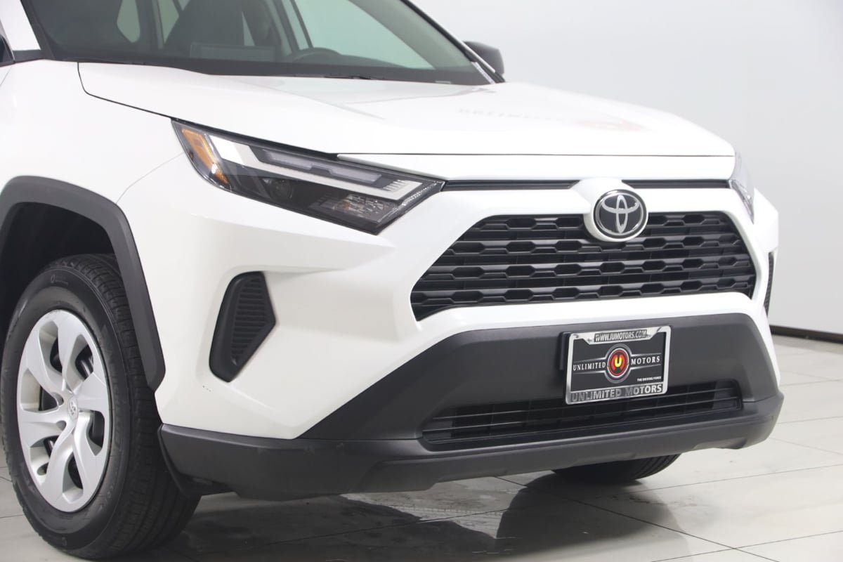 Used 2025 Toyota RAV4 LE AWD/4WD image 28
