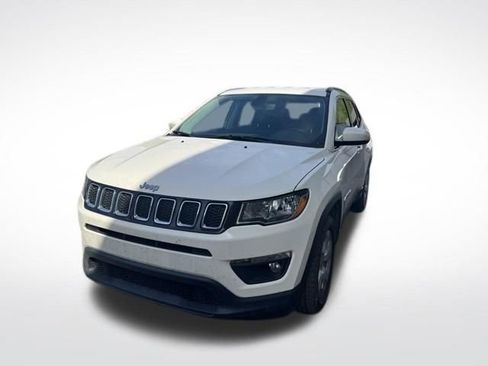 Used 2021 Jeep Compass Latitude FWD image 3