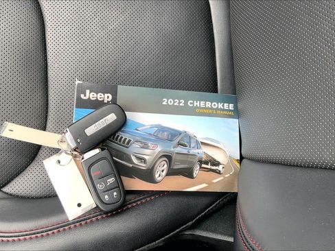 Used 2022 Jeep Cherokee Trailhawk w/ Sound & Nav Group AWD/4WD image 12