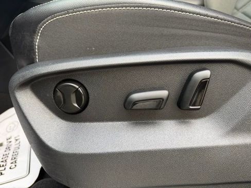 Certified 2025 Volkswagen Atlas SE FWD image 13