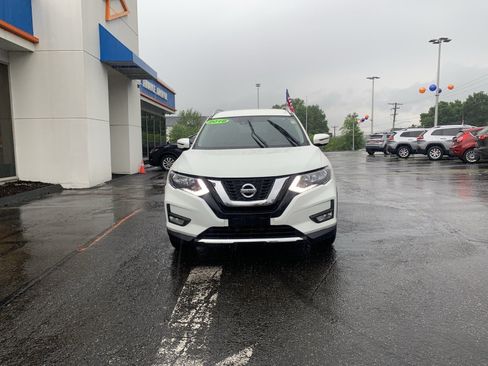 Used 2019 Nissan Rogue SV AWD/4WD image 2