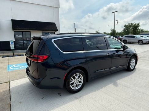Used 2022 Chrysler Pacifica Touring-L w/ Uconnect Theater Family Group FWD image 16