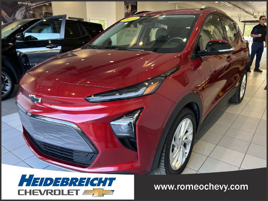 Used 2023 Chevrolet Bolt EUV LT w/ Comfort Package FWD image 6