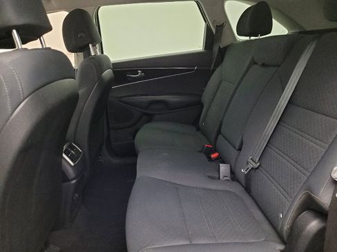 Used 2017 Kia Sorento L FWD image 18