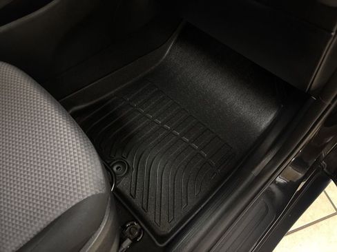 Used 2025 Kia Soul LX FWD image 27