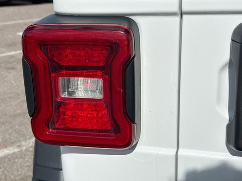 Used 2019 Jeep Wrangler Unlimited Rubicon image 10