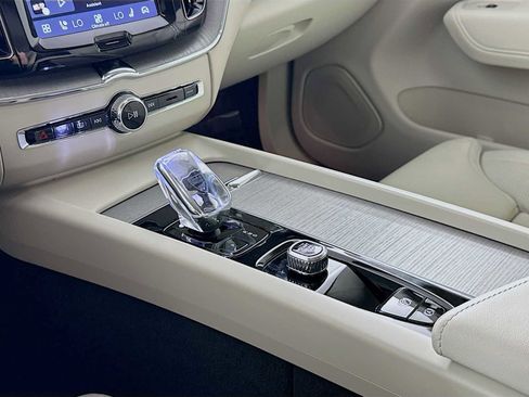 Used 2025 Volvo XC60 B5 Ultra w/ Protection Package Premier image 16