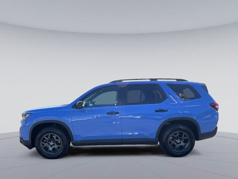 Used 2025 Honda Pilot TrailSport image 6