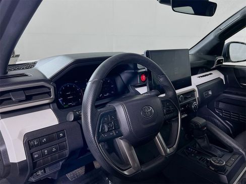 Used 2024 Toyota Tacoma TRD Off-Road image 10