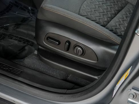 Used 2023 Chevrolet Equinox LT image 40