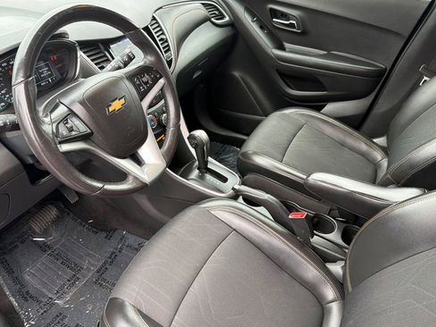 Used 2021 Chevrolet Trax LT w/ Driver Confidence Package image 10