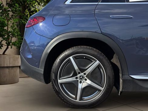 Used 2023 Mercedes-Benz EQE 500 4MATIC SUV w/ Exclusive Trim Package image 19