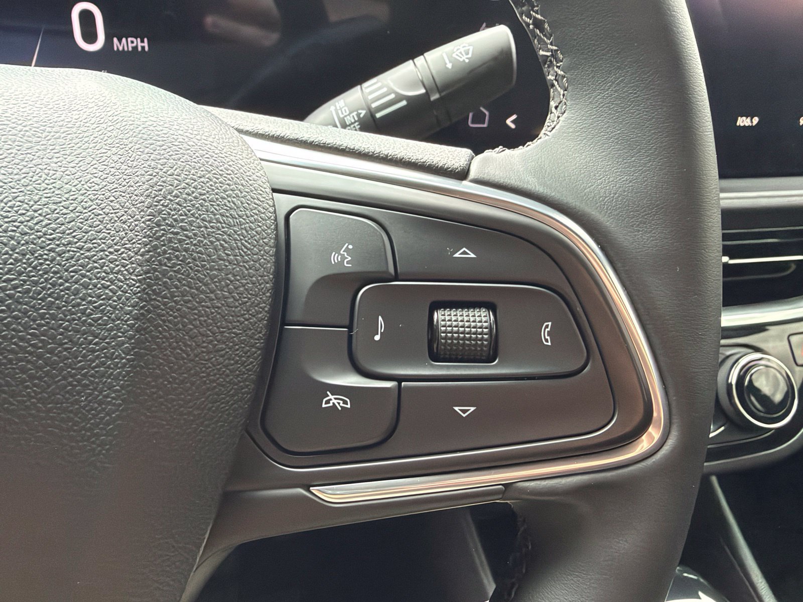 Used 2025 Buick Envista Sport Touring w/ Convenience I Package FWD image 22