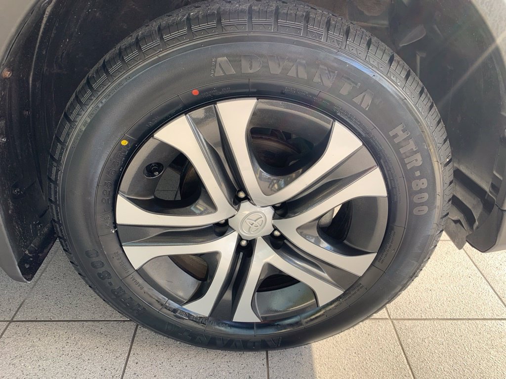 Used 2017 Toyota RAV4 LE AWD/4WD image 19