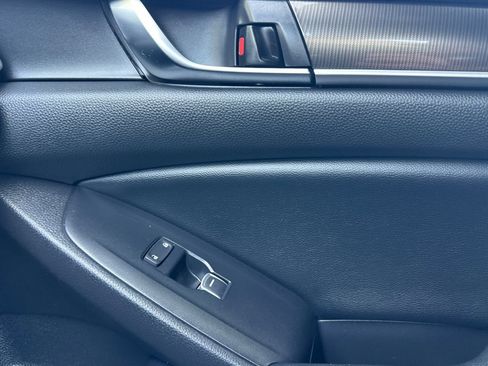 Used 2018 Honda Accord Sport image 18