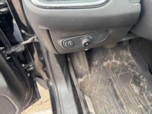 Used 2019 Chevrolet Equinox LT image 12