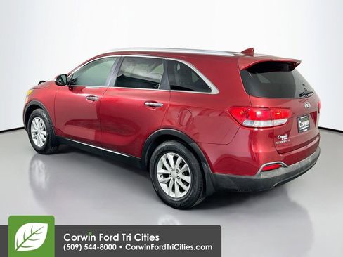 Used 2016 Kia Sorento LX w/ LX Convenience Package image 11