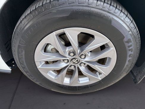 Used 2025 Toyota Sienna XLE w/ XLE Plus Package FWD image 14