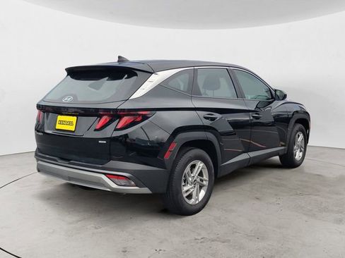 Certified 2025 Hyundai Tucson SE image 5