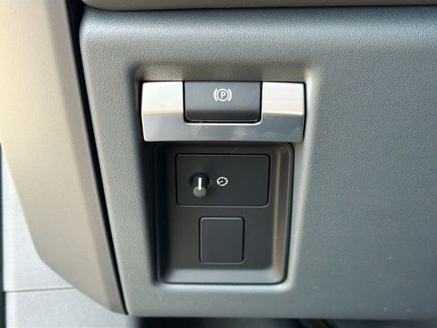 New 2026 Land Rover Defender 110 X-Dynamic SE image 35