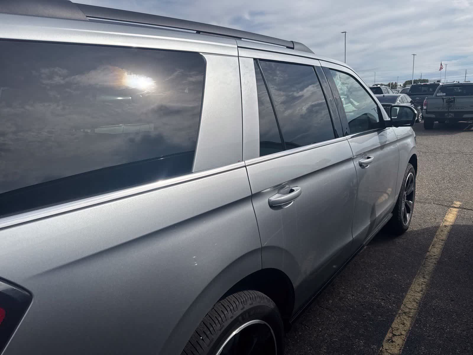 Used 2022 Ford Expedition Limited AWD/4WD image 12