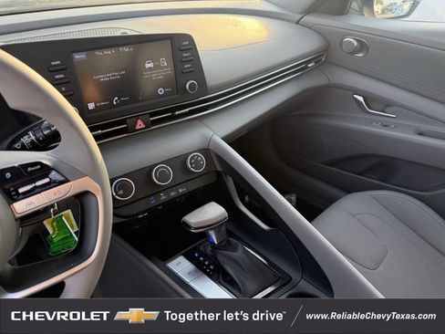 Used 2021 Hyundai Elantra SE FWD image 8