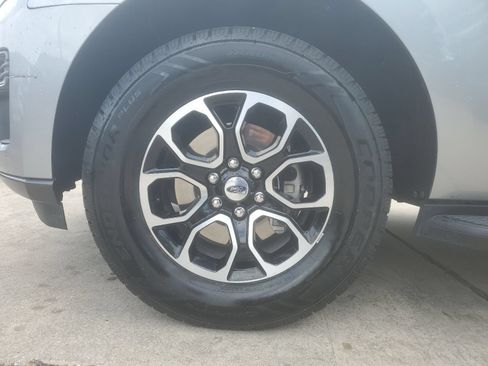 Used 2024 Ford Expedition XLT RWD image 7