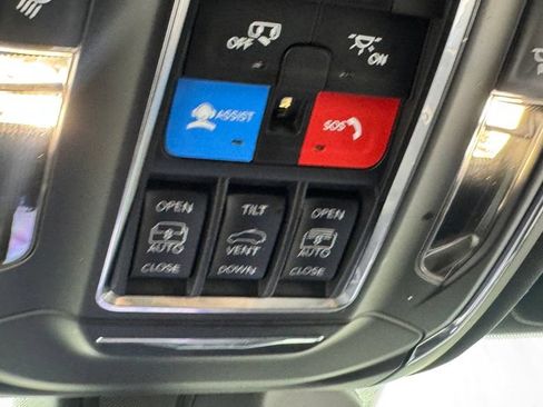 Used 2024 Jeep Grand Cherokee Limited w/ Luxury Tech Group II AWD/4WD image 32