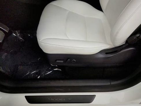 Used 2022 Tesla Model Y Long Range AWD/4WD image 48