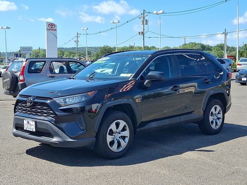 Used 2021 Toyota RAV4 LE w/ Carpet Mat Package (TMS) AWD/4WD image 3
