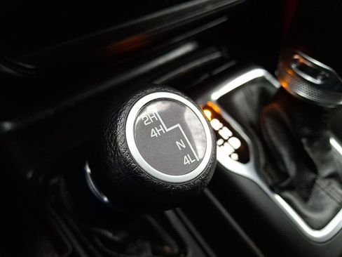 Used 2022 Jeep Wrangler Unlimited Sport image 23