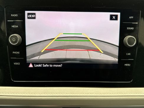 Used 2025 Volkswagen Taos SE AWD/4WD image 16