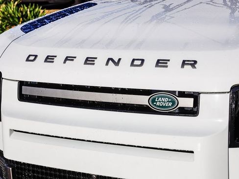 Used 2024 Land Rover Defender 110 X-Dynamic SE image 6