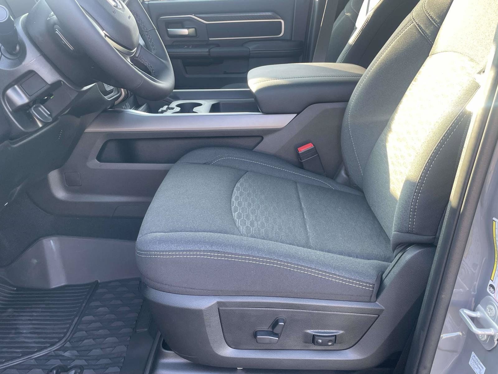 New 2027 RAM 3500 Big Horn AWD/4WD image 10