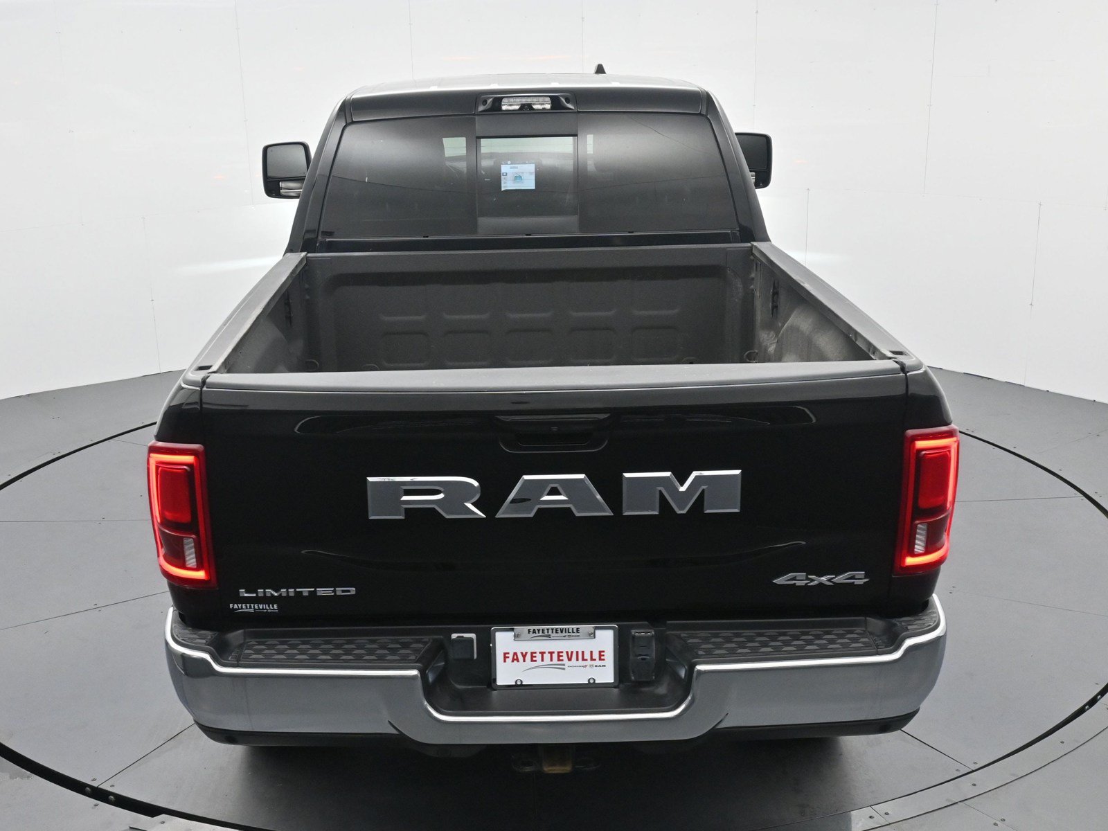 Used 2025 RAM 2500 Limited AWD/4WD image 21