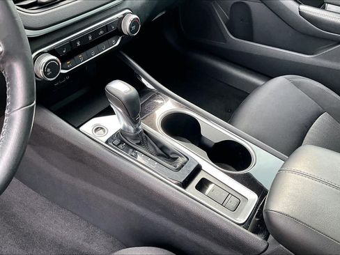 Certified 2022 Nissan Altima 2.5 SV w/ SV Premium Package FWD image 17