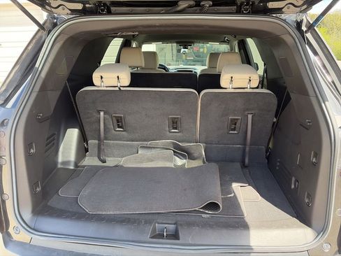 Used 2022 Chevrolet Traverse LS FWD image 17