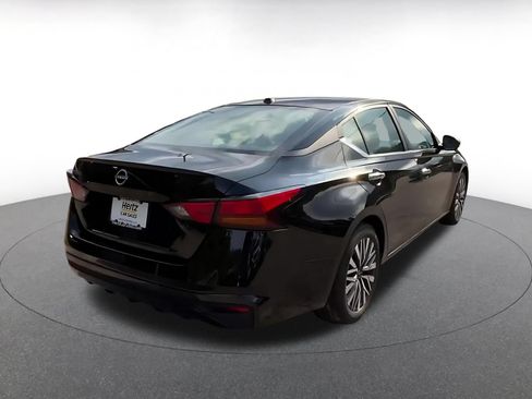 Used 2025 Nissan Altima 2.5 SV FWD image 15