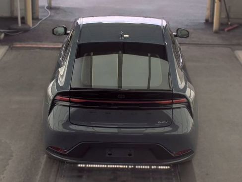 Used 2025 Toyota Prius LE FWD image 5