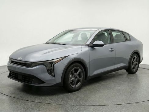 Used 2025 Kia K4 FWD image 3
