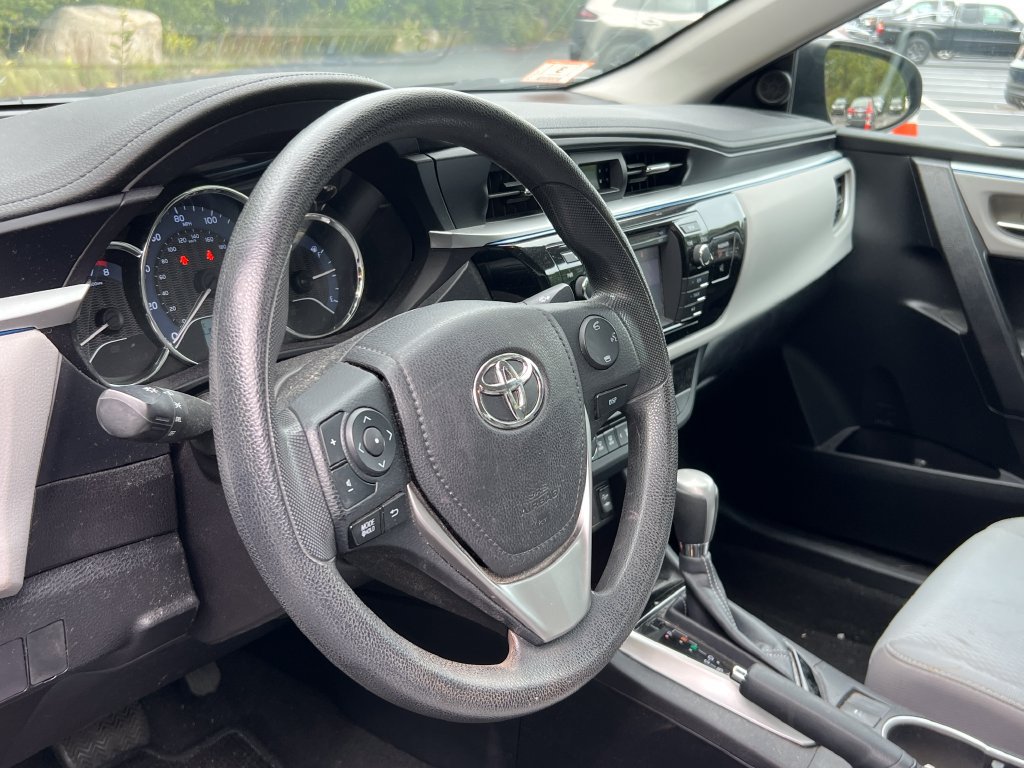 Used 2016 Toyota Corolla LE FWD image 34