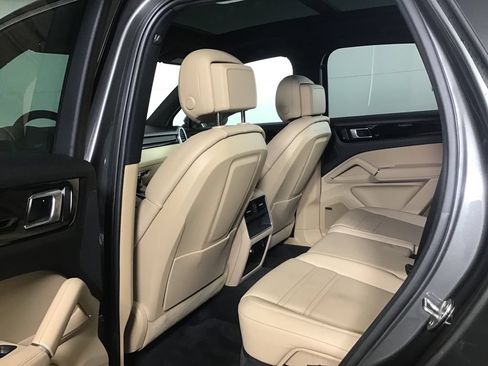 Certified 2022 Porsche Cayenne AWD/4WD image 26