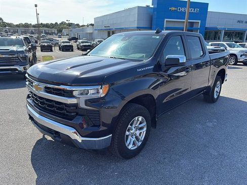 Used 2023 Chevrolet Silverado 1500 LT AWD/4WD image 2