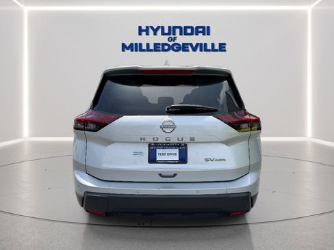 Used 2024 Nissan Rogue SV AWD/4WD image 5