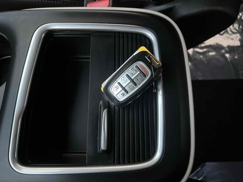 Used 2022 Chrysler Pacifica Touring-L image 10