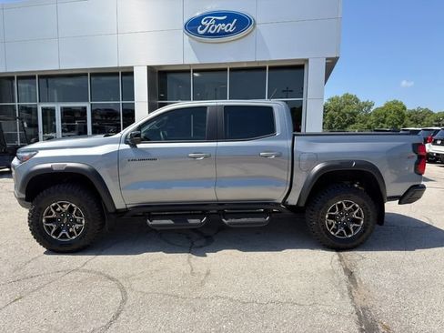 Used 2025 Chevrolet Colorado ZR2 w/ Technology Package AWD/4WD image 4