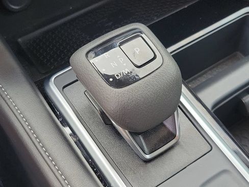 Used 2025 Nissan Pathfinder SL FWD image 28