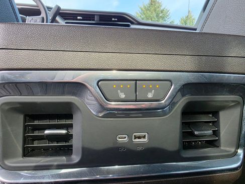 Used 2024 GMC Sierra 3500 Denali w/ Technology Package AWD/4WD image 29